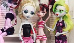 3 стильных варианта одежды для кукол Монстер Хай своими руками: как сшить платье по выкройке