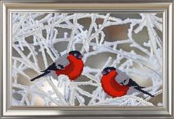 Зимний сюжет для тепла и уюта: вышивка бисером снегиря на рябине