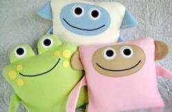 Такую игрушку не стоит покупать в магазине! Детские подушки своими руками: оригинальные выкройки