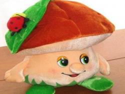 Это изделие украсит интерьер: как сшить гриб своими руками для детского сада?